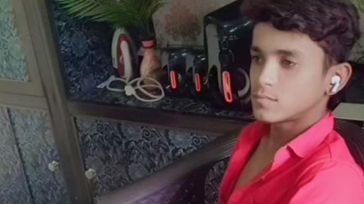 यूपी – तेज रफ्तार का कहर: पहले स्कूटी में मारी टक्कर फिर युवक का सिर कुचलते हुए आगे बढ़ गया पिकअप, मौत – INA यूपी – तेज रफ्तार का कहर: पहले स्कूटी में मारी टक्कर फिर युवक का सिर कुचलते हुए आगे बढ़ गया पिकअप, मौत – INA