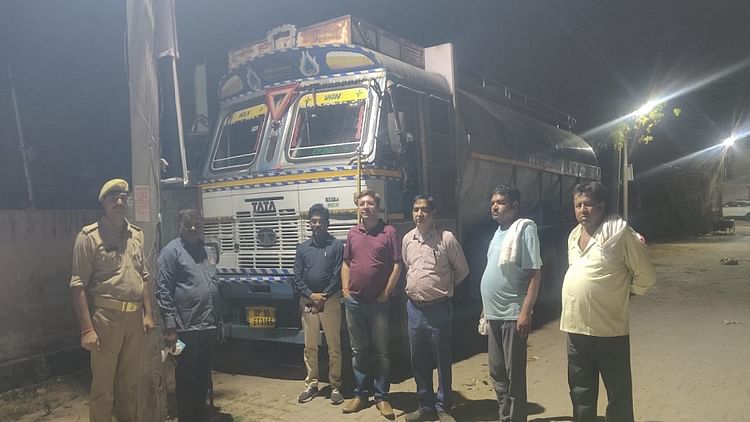 खबर शहर , UP: मिलावट की आशंका पर 64 लाख के देसी घी से भरा टैंकर पकड़ा, इस वजह से गहराया शक; खाद्य विभाग ने लिए नमूने – INA खबर शहर , UP: मिलावट की आशंका पर 64 लाख के देसी घी से भरा टैंकर पकड़ा, इस वजह से गहराया शक; खाद्य विभाग ने लिए नमूने – INA