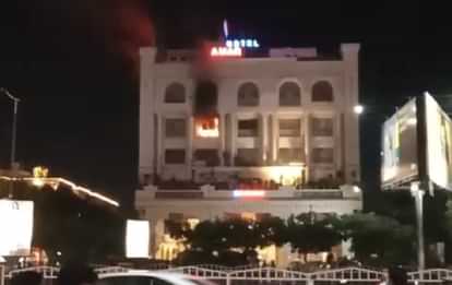 Indore: इंदौर के अमर विलास होटल की तीसरी मंजिल पर लगी आग Indore: Fire broke out on the third floor of Amar Vilas Hotel, Indore.