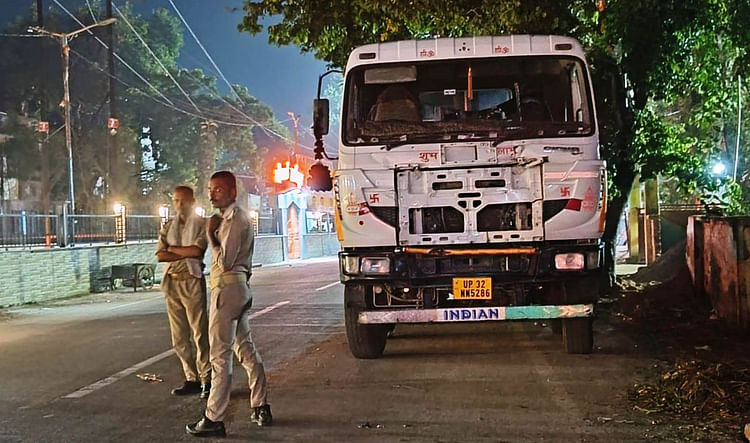 खबर शहर , Hamirpur Accident: रात 12 बजे तक खुली रही बाजार, नौ बजे खोल दी गई नो इंट्री, गार्डों के भरोसे यातायात व्यवस्था – INA खबर शहर , Hamirpur Accident: रात 12 बजे तक खुली रही बाजार, नौ बजे खोल दी गई नो इंट्री, गार्डों के भरोसे यातायात व्यवस्था – INA