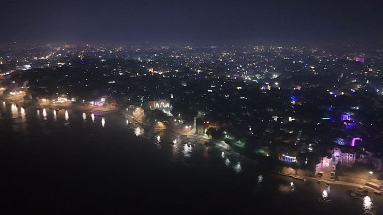 यूपी – PHOTO : लाखों दीयों की रोशनी से जगमग हुई काशी, मंदिरों, खेल मैदानों में भी भव्य सजावट, देखें तस्वीरें – INA यूपी – PHOTO : लाखों दीयों की रोशनी से जगमग हुई काशी, मंदिरों, खेल मैदानों में भी भव्य सजावट, देखें तस्वीरें – INA
