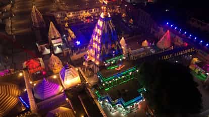 Mahakaleshwar Mandir: उज्जैन में बाबा महाकाल ने मनाई दिपावली, उबटन के बाद गर्म पानी से किया स्नान, तस्वीरें Ujjain Mahakaleshwar Mandir Diwali Photos Baba Mahakal celebrated Diwali Bhasma Aarti Hindi News