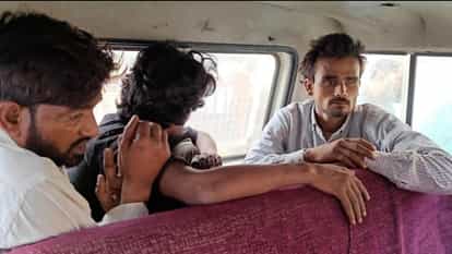 Chhatarpur: Habitual criminals caught with illegal weapons near Bageshwar Dham, questions raised on security