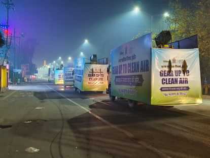 Indore:दीपावली पर इंदौर में सबसे ज्यादा कचरा, लेकिन लोग सुबह जागे तो साफ दिखी सड़कें Indore: Maximum garbage in Indore on Diwali, but when people woke up in the morning, the roads were visible.