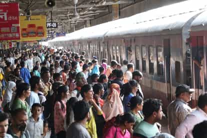 Indore: Crowd at railway stations on Chhat festival and Diwali festival, trains from Bihar and Uttar Pradesh a