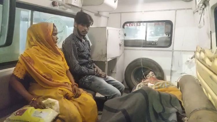 खबर शहर , Aligarh News: हाथ में फटा पटाखा, पटाखे छोड़ते समय झुलसे, अस्पताल में भर्ती – INA खबर शहर , Aligarh News: हाथ में फटा पटाखा, पटाखे छोड़ते समय झुलसे, अस्पताल में भर्ती – INA
