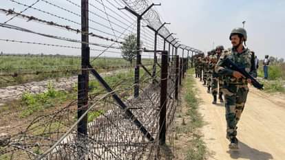 जम्मू-कश्मीर: बॉर्डर पर सुरक्षाबलों की बड़ी कार्रवाई, घुसपैठ की कोशिश नाकाम, सुरक्षाबलों ने मार गिराए दो आतंकी Two terrorists killed infiltration attempt Indian Army and J&K Police in Gurez Sector Jammu and kashmir