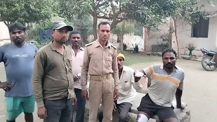 यूपी – Bahraich News: मगरमच्छ के हमले से किसान घायल, सरयू नदी पार कर धान काटकर घर लौट रहा था; शौच करते समय बोला हमला – INA यूपी – Bahraich News: मगरमच्छ के हमले से किसान घायल, सरयू नदी पार कर धान काटकर घर लौट रहा था; शौच करते समय बोला हमला – INA