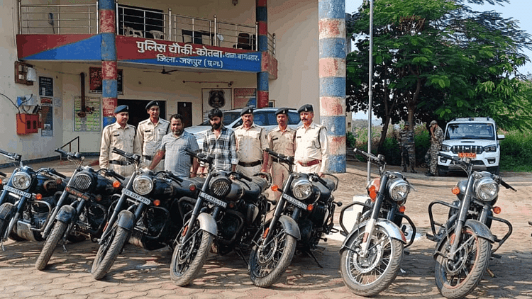 सीजी- Chhattisgarh: जशपुर पुलिस ने ठगी के बड़े रैकेट का भंडाफोड़ किया, 10 बुलेट और एक स्कूटी सहित दो गिरफ्तार – INA सीजी- Chhattisgarh: जशपुर पुलिस ने ठगी के बड़े रैकेट का भंडाफोड़ किया, 10 बुलेट और एक स्कूटी सहित दो गिरफ्तार – INA