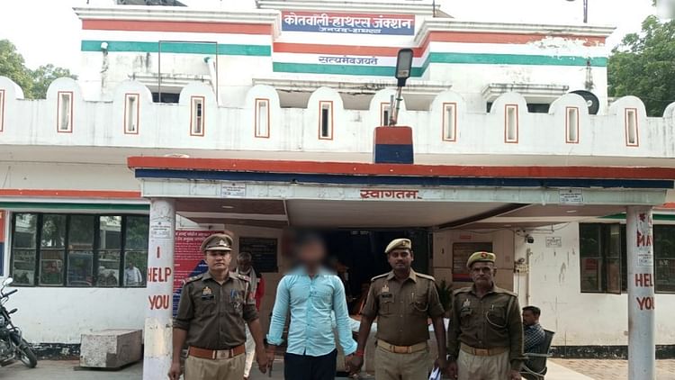 यूपी – Hathras News: पुलिस ने किया युवक गिरफ्तार, सोशल मीडिया पर अशोभनीय टिप्पणी करने का आरोप – INA यूपी – Hathras News: पुलिस ने किया युवक गिरफ्तार, सोशल मीडिया पर अशोभनीय टिप्पणी करने का आरोप – INA
