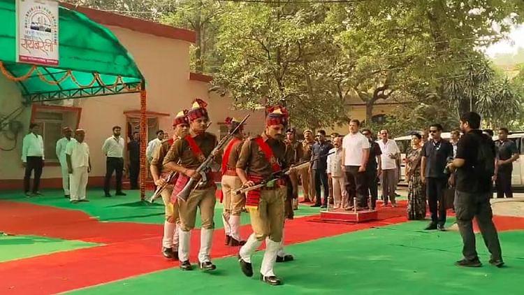 खबर शहर , रायबरेली पहुंचे राहुल गांधी: दिशा की बैठक में लेंगे हिस्सा, पुलिस ने गेट पर रोका तो भड़के कांग्रेस कार्यकर्ता – INA खबर शहर , रायबरेली पहुंचे राहुल गांधी: दिशा की बैठक में लेंगे हिस्सा, पुलिस ने गेट पर रोका तो भड़के कांग्रेस कार्यकर्ता – INA