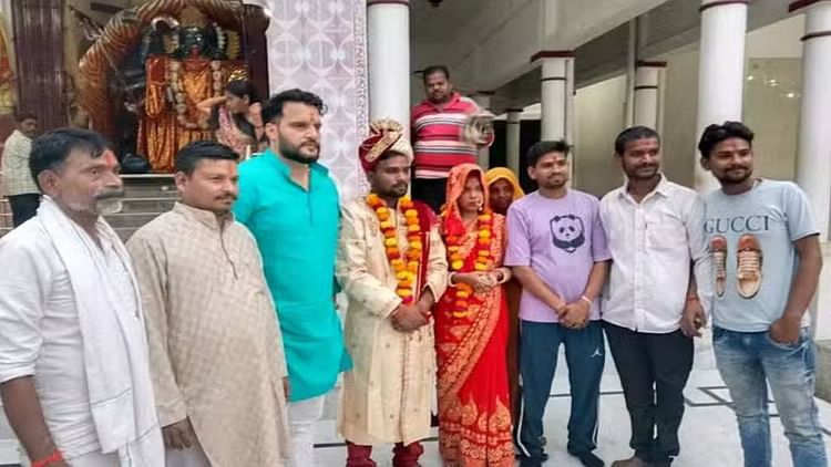 खबर शहर , UP News: बहराइच हिंसा ने झकझोरा… तो नूरा ने त्याग दिया मुस्लिम धर्म, निशा बनकर हिंदू रीति रिवाज से रचाई शादी – INA खबर शहर , UP News: बहराइच हिंसा ने झकझोरा… तो नूरा ने त्याग दिया मुस्लिम धर्म, निशा बनकर हिंदू रीति रिवाज से रचाई शादी – INA