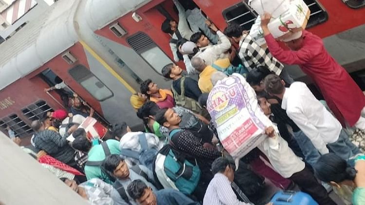 खबर शहर , छठ पर मुश्किल में सफर: ट्रेनों में धक्का- मुक्की, पानी लेने भी नहीं उतरते हैं यात्री; स्टेशन पर बढ़ाई सुरक्षा – INA खबर शहर , छठ पर मुश्किल में सफर: ट्रेनों में धक्का- मुक्की, पानी लेने भी नहीं उतरते हैं यात्री; स्टेशन पर बढ़ाई सुरक्षा – INA