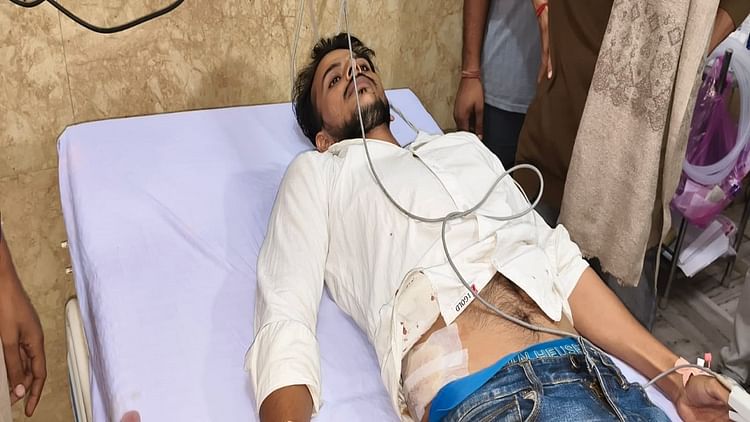 यूपी – Agra: ब्रेड विक्रेता को बीच सड़क पर मारी गोली, भागते हुए दो हमलावरों को भीड़ ने दबोचा; मुकदमा हुआ दर्ज – INA यूपी – Agra: ब्रेड विक्रेता को बीच सड़क पर मारी गोली, भागते हुए दो हमलावरों को भीड़ ने दबोचा; मुकदमा हुआ दर्ज – INA