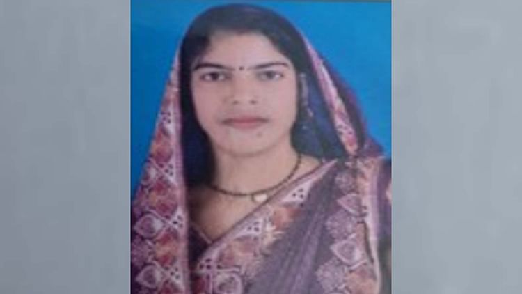 खबर शहर , Etawah: शराबी पति से तंग महिला ने फंदा लगाकर दी जान, पांच बच्चों का रो-रोकर बुरा हाल – INA खबर शहर , Etawah: शराबी पति से तंग महिला ने फंदा लगाकर दी जान, पांच बच्चों का रो-रोकर बुरा हाल – INA