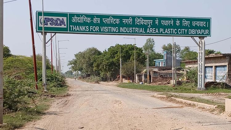खबर शहर , प्लास्टिक सिटी: गड्ढे में डूबी सड़क से नहीं जा पा रहीं बड़ी गाड़ियां, राहगीर हो रहे परेशान – INA खबर शहर , प्लास्टिक सिटी: गड्ढे में डूबी सड़क से नहीं जा पा रहीं बड़ी गाड़ियां, राहगीर हो रहे परेशान – INA