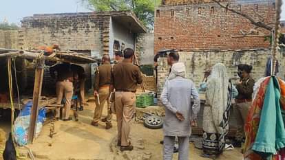 Budaun News: संदिग्ध हालात में मां-बेटे की मौत, छप्पर के नीचे चारपाई पर मिले शव Mother and son died under suspicious circumstances in budaun