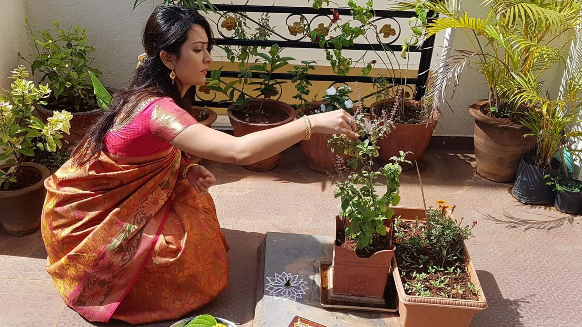 Tulsi Vivah 2025 Katha: छल, श्राप और विवाह, जानें क्यों वृंदा ने विष्णु जी को बना दिया शिला, पढ़ें पौराणिक कथा Tulsi Vivah 2025 & Dev Uthani Ekadash Vishn Vrinda’s Curse and the Shaligram Transformation