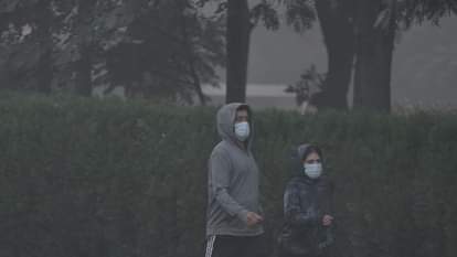Delhi Weather: आज से राजधानी के मौसम में बड़ा बदलाव, आसमान में छाएगी स्मॉग की चादर; दिन में सताएगी गर्मी Delhi : Major change in the weather of the capital from today