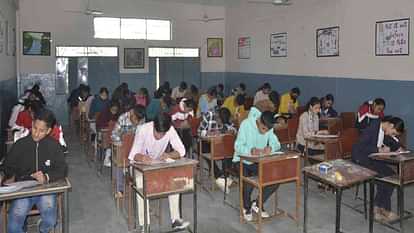 अतुल माहेश्वरी स्कॉलरशिप: दिखा उत्साह...बड़ी संख्या में परीक्षा देने पहुंचे छात्र-छात्राएं, तस्वीरें Amar ujala foundation atul maheshwari scholarship exam held today in dehradun haridwar Roorkee