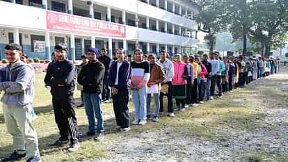 अतुल माहेश्वरी स्कॉलरशिप: दिखा उत्साह...बड़ी संख्या में परीक्षा देने पहुंचे छात्र-छात्राएं, तस्वीरें Amar ujala foundation atul maheshwari scholarship exam held today in dehradun haridwar Roorkee