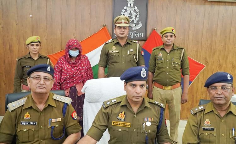 खबर शहर , Etawah: प्रेमी के साथ मिलकर की थी पति की हत्या, आरोपी महिला गिरफ्तार, प्राइमरी स्कूल में मिला था अधजला शव – INA खबर शहर , Etawah: प्रेमी के साथ मिलकर की थी पति की हत्या, आरोपी महिला गिरफ्तार, प्राइमरी स्कूल में मिला था अधजला शव – INA
