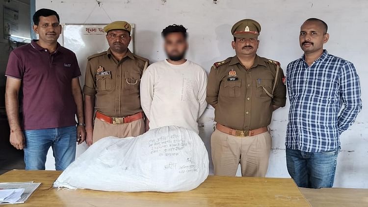 यूपी – UP: ट्रेनों में गांजा तस्करी के ये हैं तरीके, नारियल से लेकर बैट तक का इस्तेमाल…ऐसे देते हैं पुलिस को चकमा – INA यूपी – UP: ट्रेनों में गांजा तस्करी के ये हैं तरीके, नारियल से लेकर बैट तक का इस्तेमाल…ऐसे देते हैं पुलिस को चकमा – INA