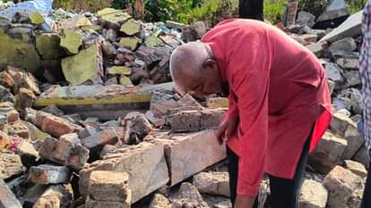 कश्मीरी पंडितों का दर्द: 'हम फिर से 90 के दशक में लौट गए, दुकानें ही सहारा थीं, अब कोई कमाई का जरिया नहीं' Kashmiri Pandit said – It feels like we are back in the 1990s again