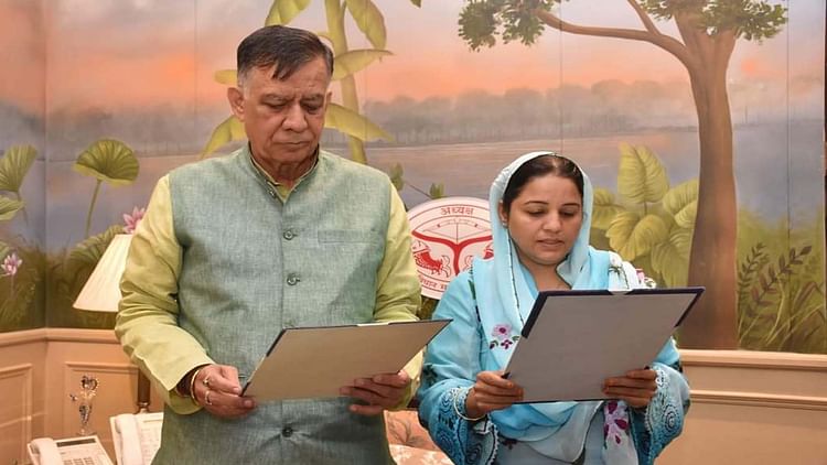 खबर शहर , Kanpur: सीसामऊ विधानसभा क्षेत्र की नवनिर्वाचित विधायक नसीम सोलंकी ने सदन में ली शपथ – INA खबर शहर , Kanpur: सीसामऊ विधानसभा क्षेत्र की नवनिर्वाचित विधायक नसीम सोलंकी ने सदन में ली शपथ – INA