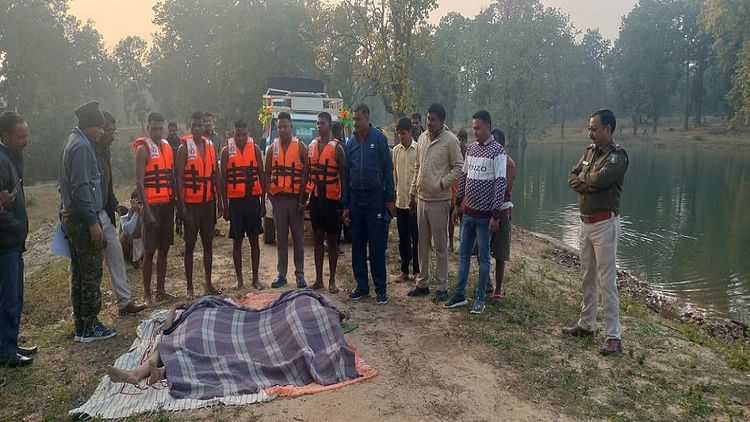 सीजी- Balrampur Ramanujganj: बांध में डूबने से मां बेटी की मौत, गोताखोरों ने बाहर निकाला शव, परिजनों का बुरा हाल – INA सीजी- Balrampur Ramanujganj: बांध में डूबने से मां बेटी की मौत, गोताखोरों ने बाहर निकाला शव, परिजनों का बुरा हाल – INA