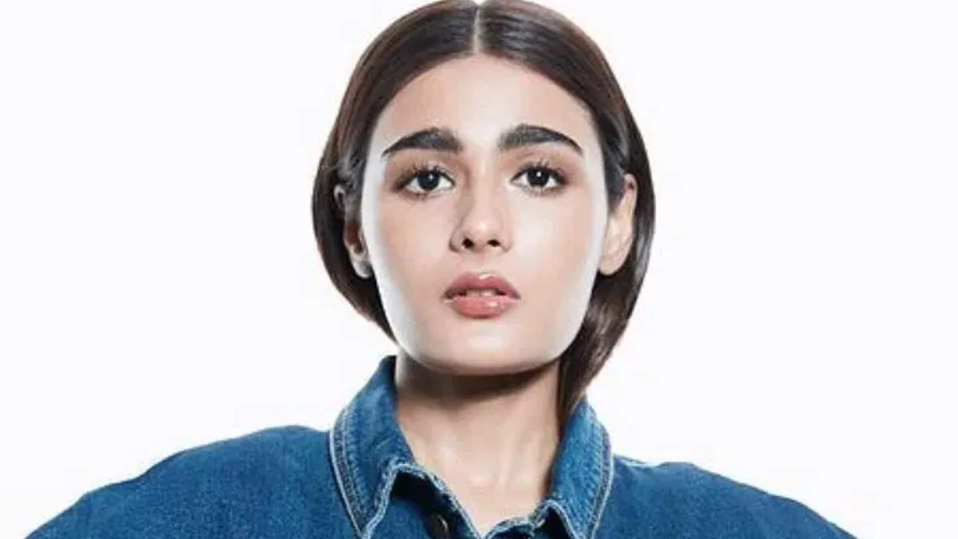 बॉलीवुड में 8 घंटे की शिफ्ट पर शुरू हुई बहस, अब तक इन एक्टर्स-डायरेक्टर्स ने दिए बयान Bollywood Controversies Actors Directors Statement on 8 Hours Shift Deepika Padukone Rani Mukerji