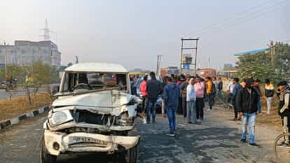 तेज रफ्तार का कहर: हाईवे पर बच्चों से भरी बोलेरो की कार से भिड़ंत, चालक समेत कई बच्चे घायल road accident due to collision of Bolero and car many people injured on Jaunpur-Azamgarh highway