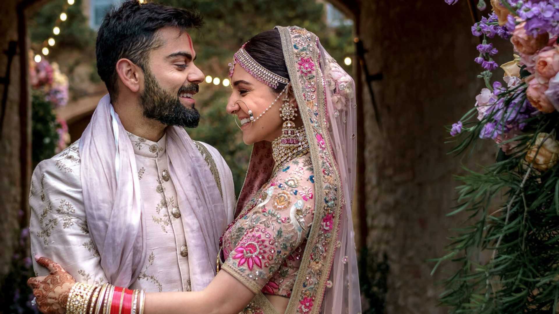 Virat-Anushka Wedding Anniversary: विराट-अनुष्का की शादी की 7वीं सालगिरह, फैंस बोले- आपका प्यार ऐसे ही बना रहे Virat Kohli and Anuskha Sharma 7th wedding anniversary: RCB and fans send in well wishes