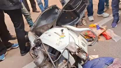 Jalandhar: जालंधर कपूरथला रोड पर निगम के ट्रक ने एक्टिवा सवार को मारी टक्कर, सिर के ऊपर से निकला टायर Man died in Accident in Jalandhar