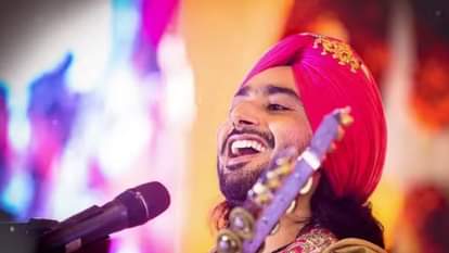 'वर्दी से स्टार उतरवा दूंगा': सतिंदर सरताज के शो में बवाल; इंस्पेक्टर को कॉलर से खींचा... हाथापाई, दी धमकियां Man scuffled with police inspector at Satinder Sartaaj show at Saras Mela in Ludhiana