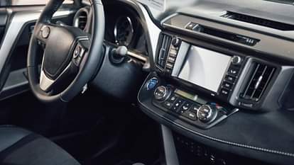 Useless Car Features: कार के 5 बेकार फीचर्स जिनकी कोई जरूरत नहीं, इनके झांसे में मत आना! कर देंगे जेब खाली Top 5 Useless Car Features That Drains Your Hard Earned Money
