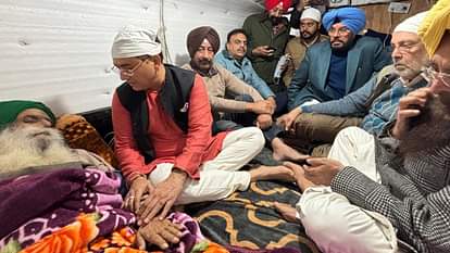Kisan Andolan: मोदी को कहें किसानों की मांगें मान लें... मैं अनशन खत्म कर दूंगा, डल्लेवाल से मिले SKM नेता Tell Modi to accept the demands of farmers I will end the fast said Jagjit singh dallewal SKM leader meet him