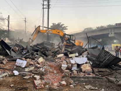 Indore: More than fifty illegal shops and dhabas removed from Indore's sand market, illegal occupation was the
