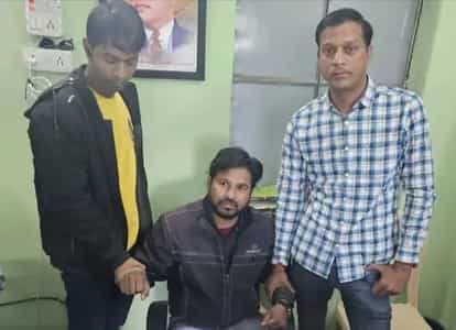 Ratlam: Tehsil office clerk arrested while taking bribe of 15 thousand, had demanded bribe of 50 thousand