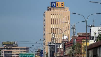 LIC: 'बीमा सखी योजना' में एक महीने के भीतर 50 हजार से अधिक पंजीकरण, हर महीने इतने मेहनताने का होगा भुगतान LIC's Bima Sakhi Yojana records over 50,000 registrations within one month of launch