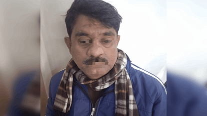 एक और घूसखोर: रिश्वत लेते रंगेहाथ दबोचा ग्राम विकास अधिकारी, पूर्व प्रधान थी परेशान; कोर्ट भी दे चुका था आदेश Gram Vikas Adhikari arrested while taking bribe of ten thousand in Badaun
