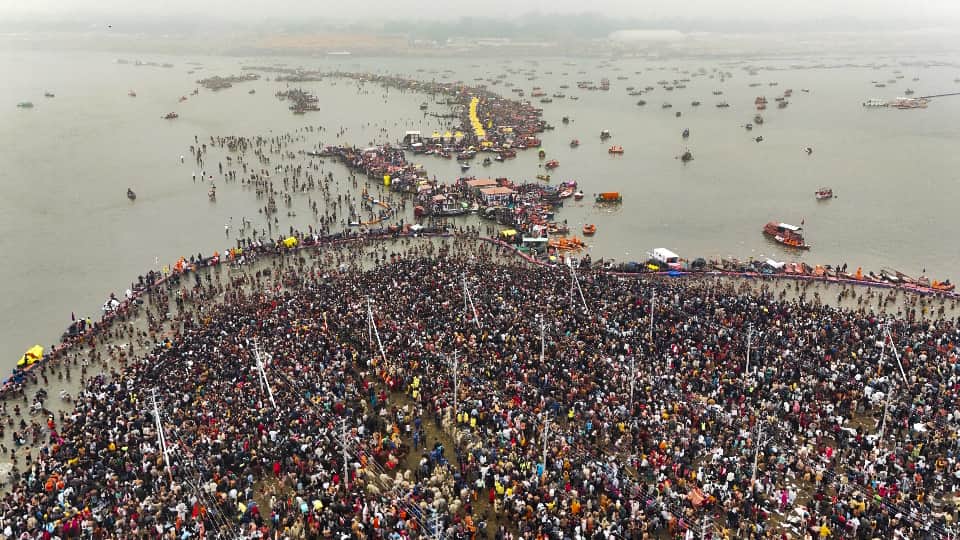 Mahakumbh 2025: विश्व की सर्वाधिक आबादी वाला शहर हो गया प्रयागराज, एक दिन में इतने करोड़ रही आबादी; तस्वीरें Mahakumbh 2025 Prayagraj became world most populated city on Makar Sankranti