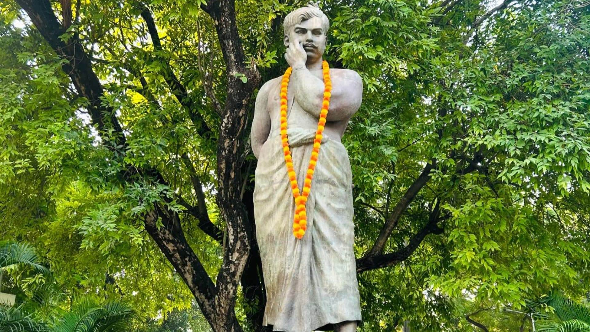 Republic Day 2025: देखनी है गणतंत्र दिवस की धूम तो यूपी की इन जगहों पर घूमने का बनाएं प्लान Places to Visit in UP on Republic Day Know Name and Locations Full Details