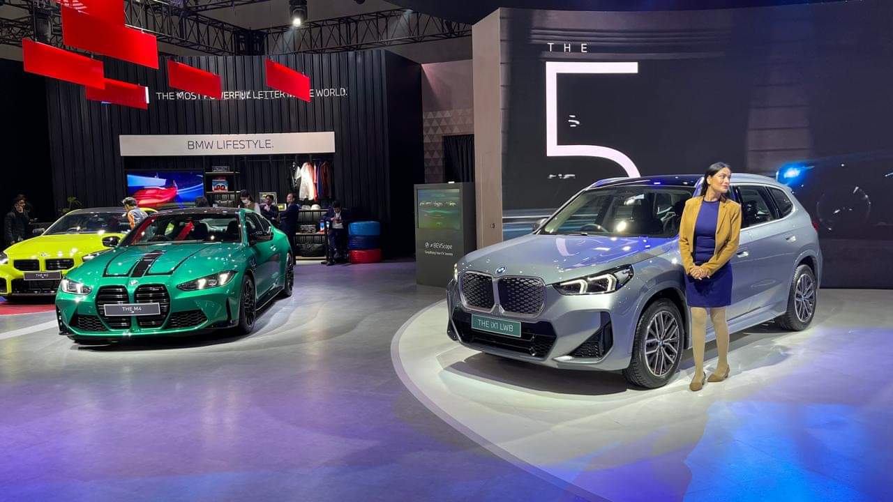 Luxury EV Cars: लग्जरी इलेक्ट्रिक कारों पर ज्यादा टैक्स! टेस्ला, बीएमडब्यू और बीवाईडी के लिए झटका Luxury Electric Cars May Get Costlier as GST Council Proposes Steep Tax Hike