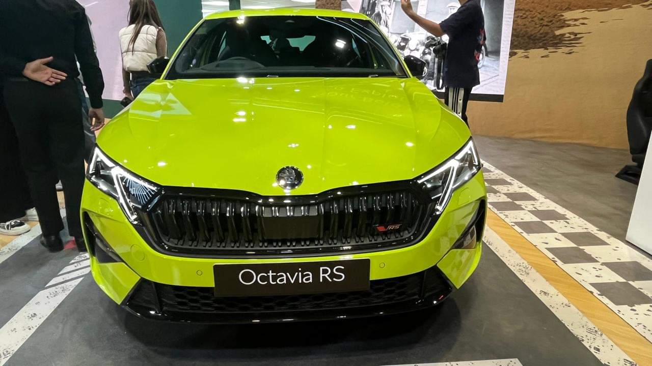 2025 Skoda Octavia RS: नई स्कोडा ऑक्टेविया आरएस भारत में लॉन्च, पहले से ज्यादा पावरफुल, जानें कीमत और फीचर्स 2025 Skoda Octavia RS Performance Sedan Launched in India Know Price Features Specifications