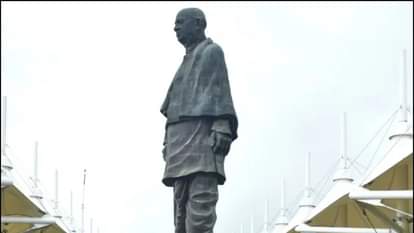 Gujarat: यूएन के राजदूत इवांस क्वाडियो अफेदी ने की स्टैच्यू ऑफ यूनिटी की यात्रा, स्थापत्य कला की तारीफ की Gujarat United Nations Ambassador Evans Kwadio Afedi visits Statue of Unity Kevadiya news and updates