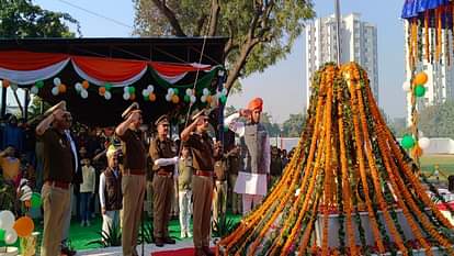West UP News Live: धूमधाम से मना गणतंत्र दिवस, मेरठ में पंप पर CNG गैस लीक, महिला स्मैक संग गिरफ्तार West UP News Live: Republic Day celebrated, CNG gas leaked at a pump in Meerut, woman arrested with smack