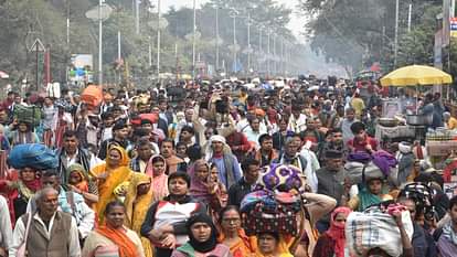 Mahakumbh : मौनी अमावस्या पर करोड़ों श्रद्धालुओं ने संगम में लगाई डुबकी, त्रिवेणी तट पर दिखा आस्था का जनसागर Mahakumbh: On Mauni Amavasya, crores of devotees took a dip in the Sangam