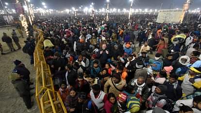 Mahakumbh : मौनी अमावस्या पर करोड़ों श्रद्धालुओं ने संगम में लगाई डुबकी, त्रिवेणी तट पर दिखा आस्था का जनसागर Mahakumbh: On Mauni Amavasya, crores of devotees took a dip in the Sangam
