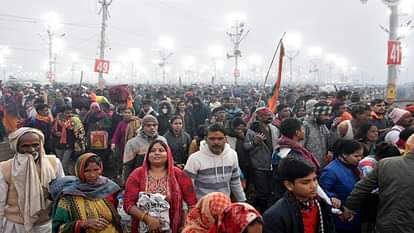 Mahakumbh : मौनी अमावस्या पर करोड़ों श्रद्धालुओं ने संगम में लगाई डुबकी, त्रिवेणी तट पर दिखा आस्था का जनसागर Mahakumbh: On Mauni Amavasya, crores of devotees took a dip in the Sangam